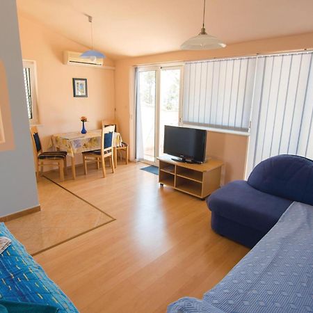 2 Bedroom Gorgeous Home In Banjol Екстер'єр фото