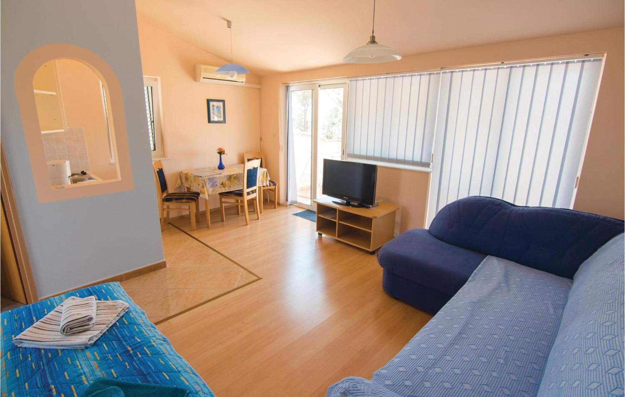2 Bedroom Gorgeous Home In Banjol Екстер'єр фото