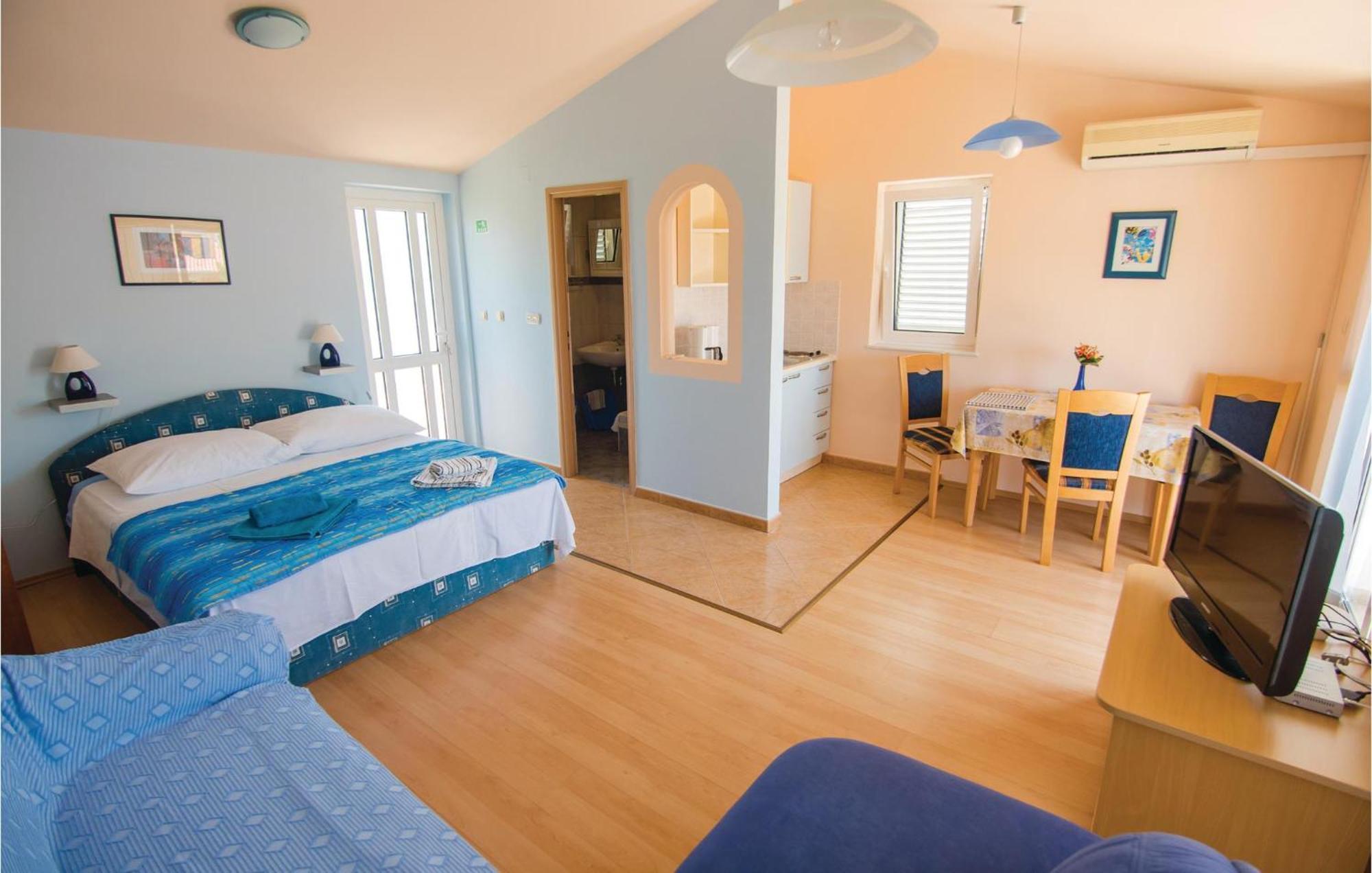 2 Bedroom Gorgeous Home In Banjol Екстер'єр фото