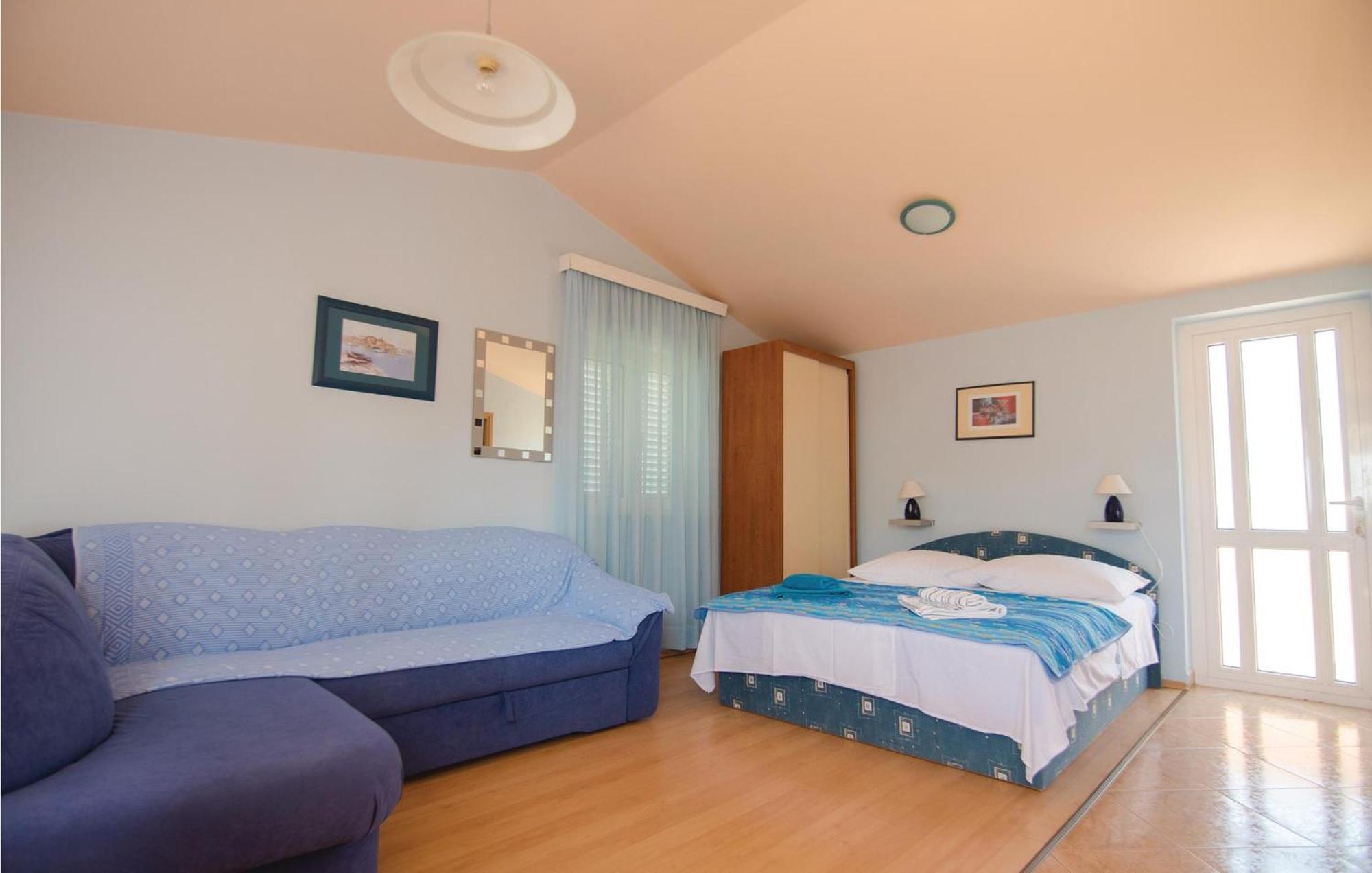2 Bedroom Gorgeous Home In Banjol Екстер'єр фото