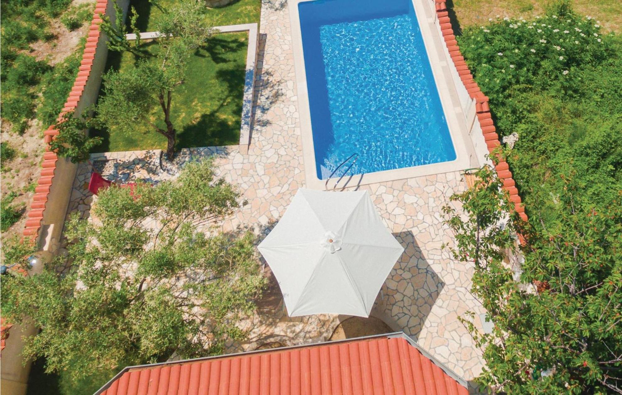 2 Bedroom Gorgeous Home In Banjol Екстер'єр фото