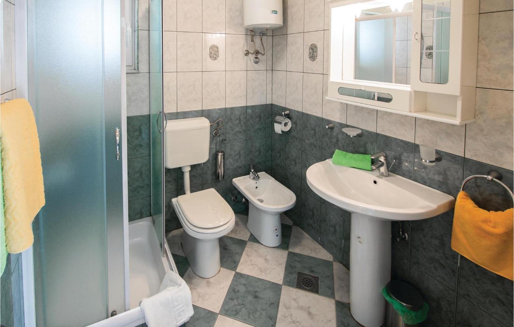2 Bedroom Gorgeous Home In Banjol Екстер'єр фото