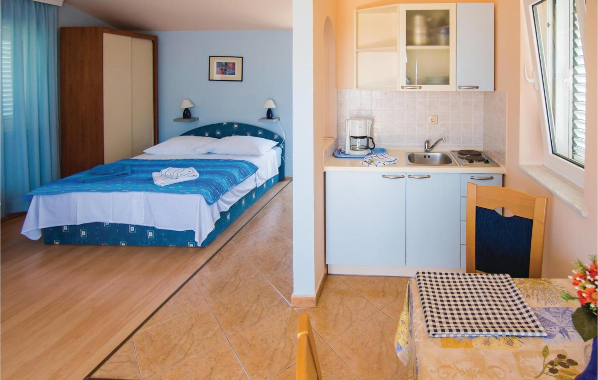 2 Bedroom Gorgeous Home In Banjol Екстер'єр фото
